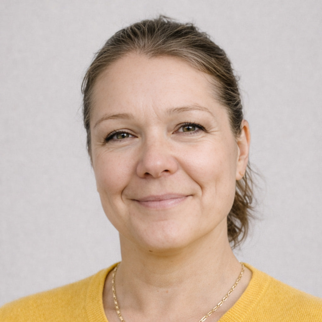 Headshot of Laura S from Mason OH for Fix Studios Facial Review